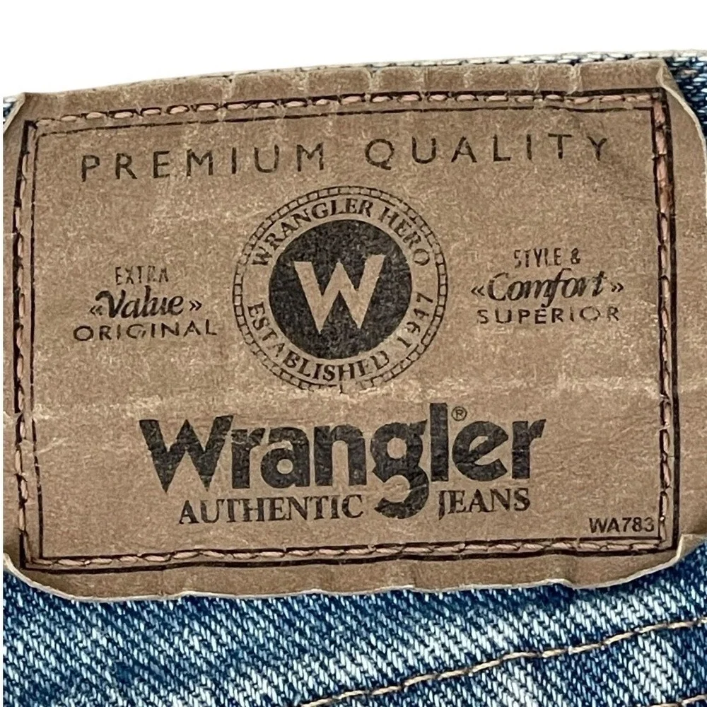 Wrangler Mens Blue Relaxed Fit 42 Denim Shorts 606W1SM Medium Wash NEW with tags